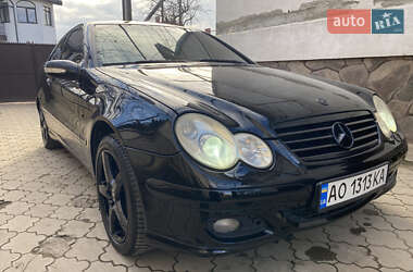 Купе Mercedes-Benz C-Class 2004 в 