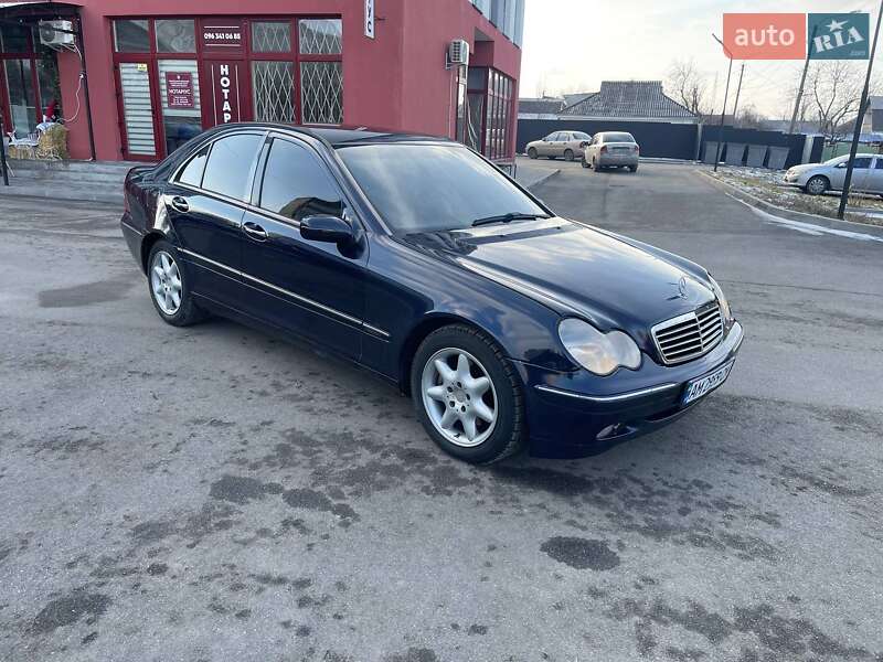 Седан Mercedes-Benz C-Class 2001 в Києві