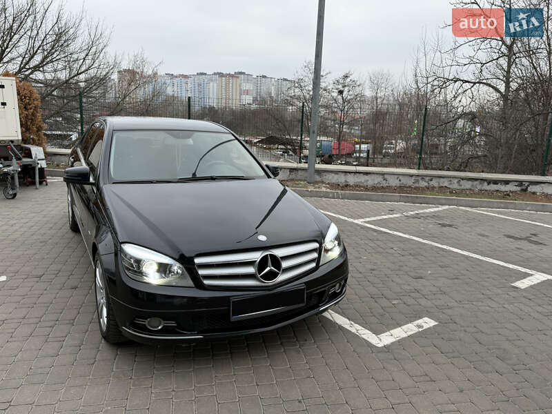 Седан Mercedes-Benz C-Class 2010 в 
