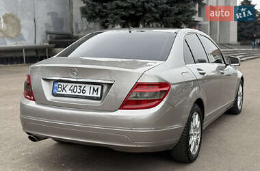 Седан Mercedes-Benz C-Class 2008 в Ровно