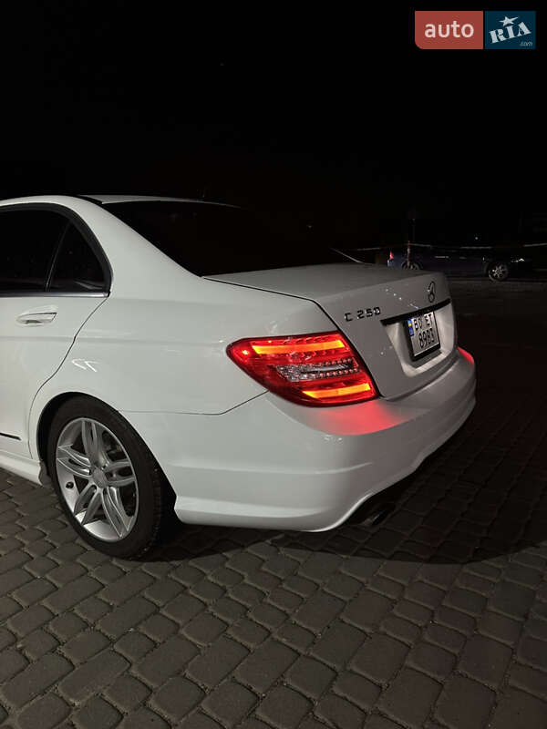 Седан Mercedes-Benz C-Class 2013 в Львові