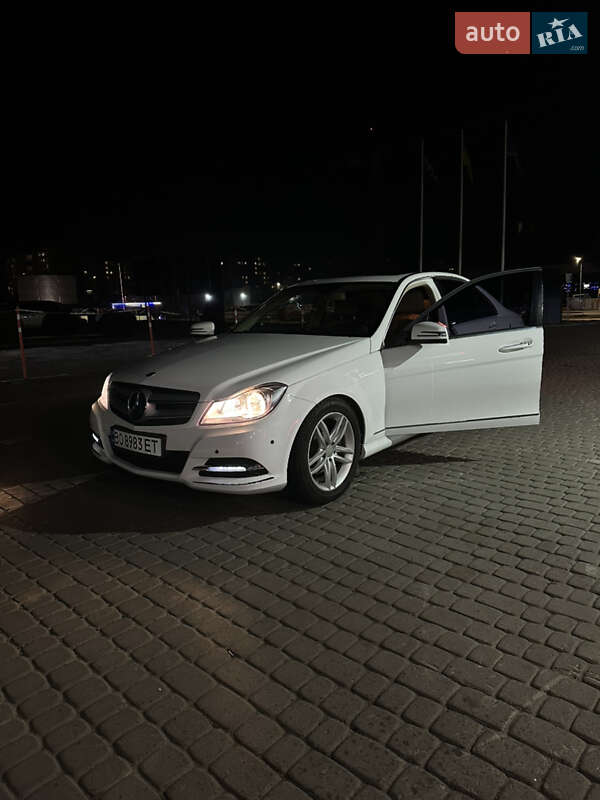 Седан Mercedes-Benz C-Class 2013 в Львові