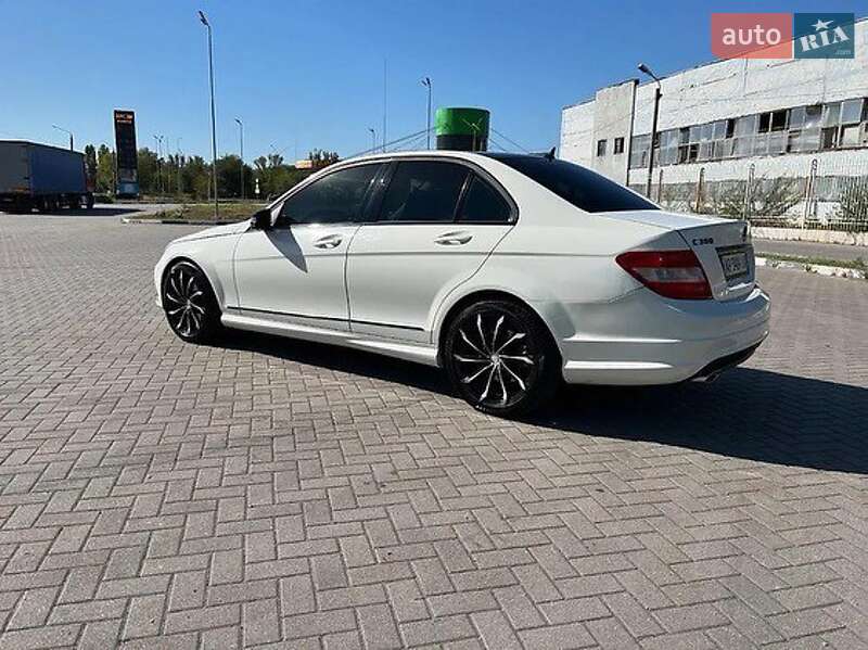 Седан Mercedes-Benz C-Class 2011 в Ужгороде
