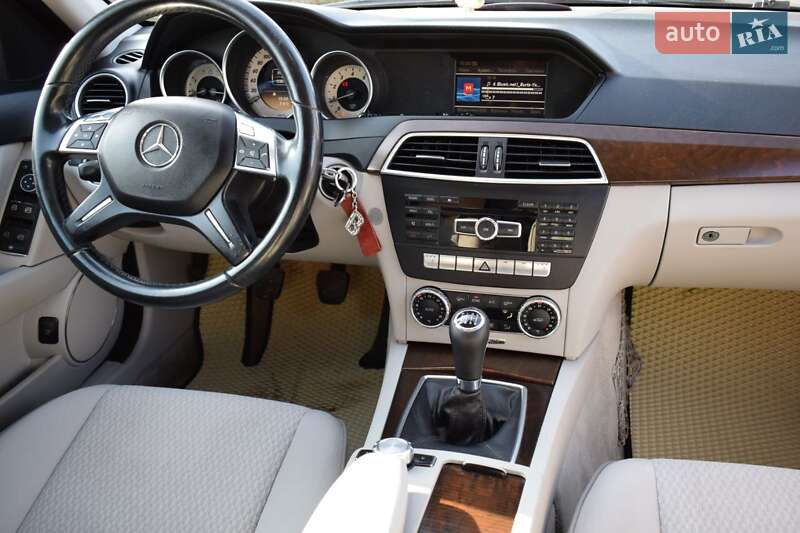 Седан Mercedes-Benz C-Class 2011 в Бучаче фото 37 Седан Mercedes-Benz C-Class 2011 в Бучаче