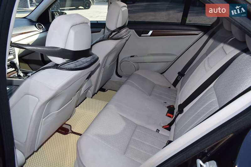 Седан Mercedes-Benz C-Class 2011 в Бучаче фото 43 Седан Mercedes-Benz C-Class 2011 в Бучаче