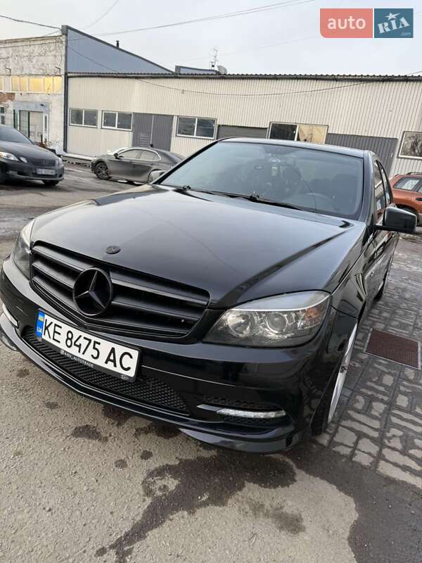 Mercedes-Benz C-Class 2011