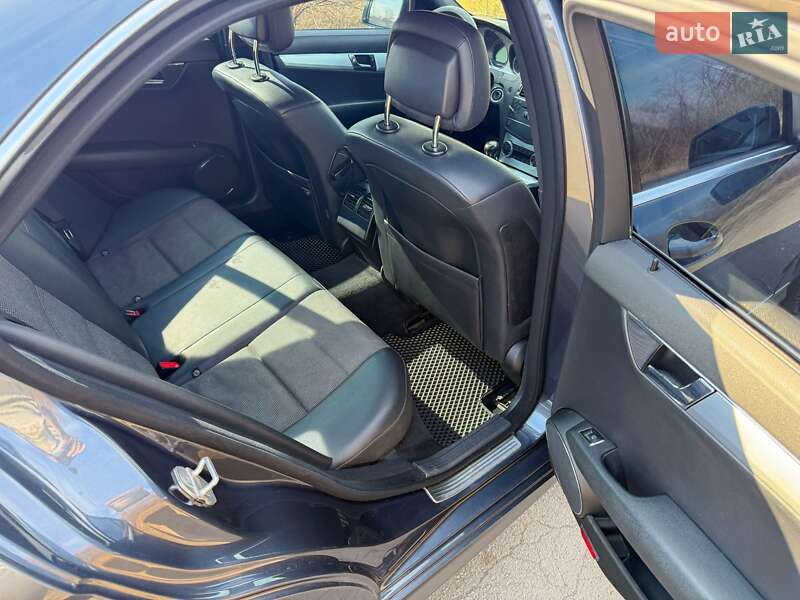 Седан Mercedes-Benz C-Class 2008 в Кривом Роге