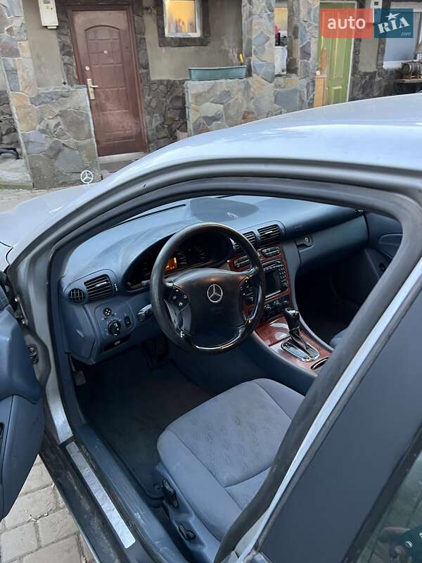 Седан Mercedes-Benz C-Class 2001 в Черновцах
