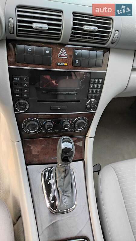 Универсал Mercedes-Benz C-Class 2004 в Львове