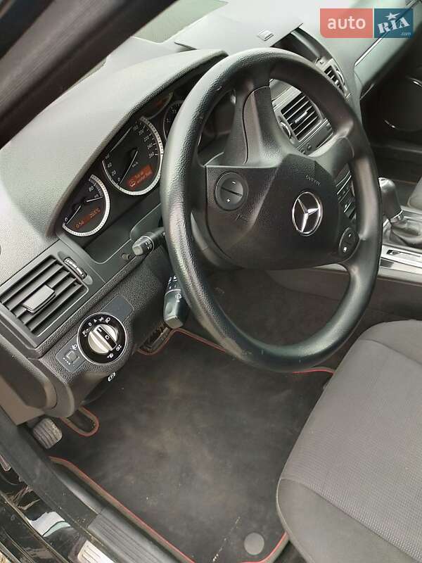 Седан Mercedes-Benz C-Class 2009 в Ивано-Франковске