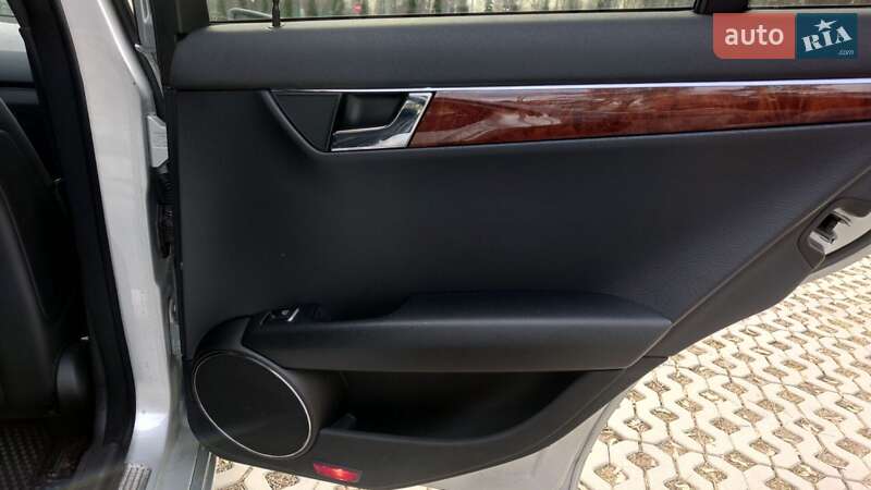 Седан Mercedes-Benz C-Class 2010 в Харкові