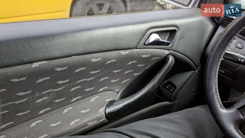 Купе Mercedes-Benz C-Class 2003 в Чернівцях