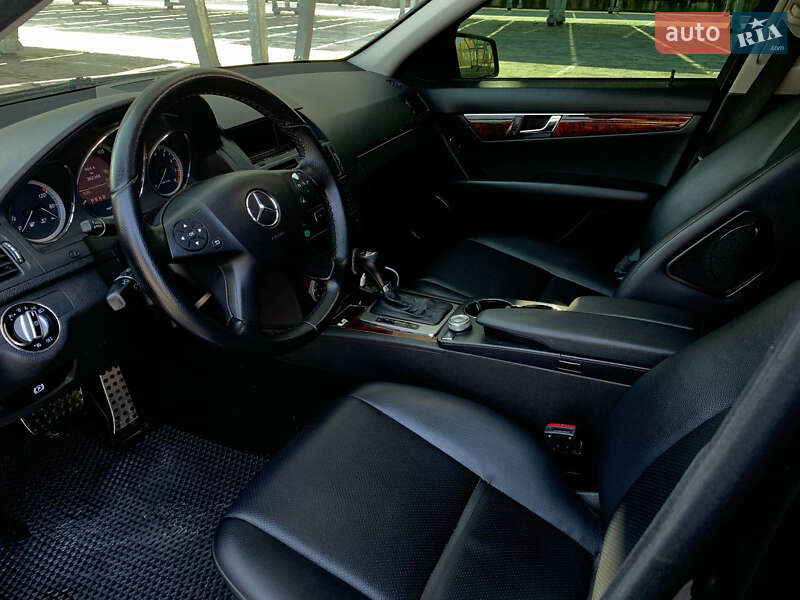 Седан Mercedes-Benz C-Class 2010 в Винниках