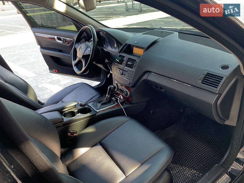 Седан Mercedes-Benz C-Class 2010 в Винниках