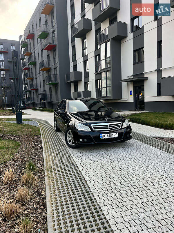 Седан Mercedes-Benz C-Class 2011 в Львові