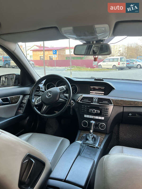 Седан Mercedes-Benz C-Class 2011 в Львові