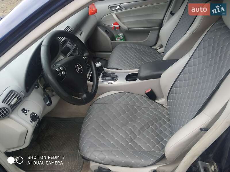 Mercedes-Benz C-Class 2005