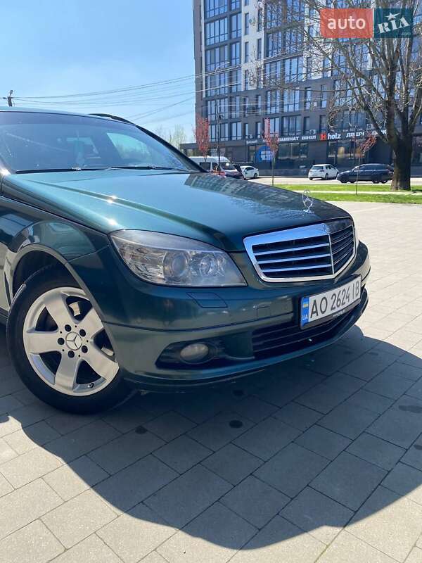 Универсал Mercedes-Benz C-Class 2010 в Ужгороде