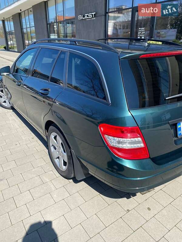 Универсал Mercedes-Benz C-Class 2010 в Ужгороде