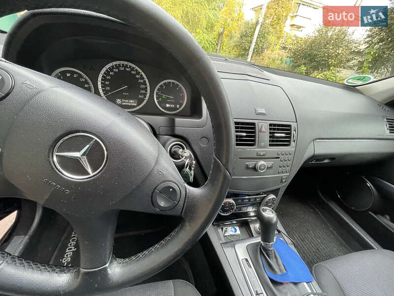 Універсал Mercedes-Benz C-Class 2010 в Дніпрі