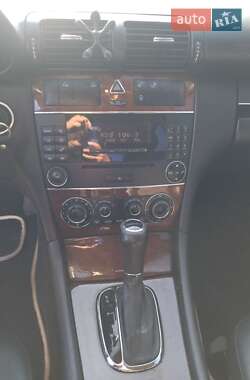 Седан Mercedes-Benz C-Class 2005 в 