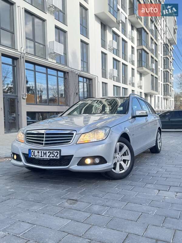 Mercedes-Benz C-Class 2011