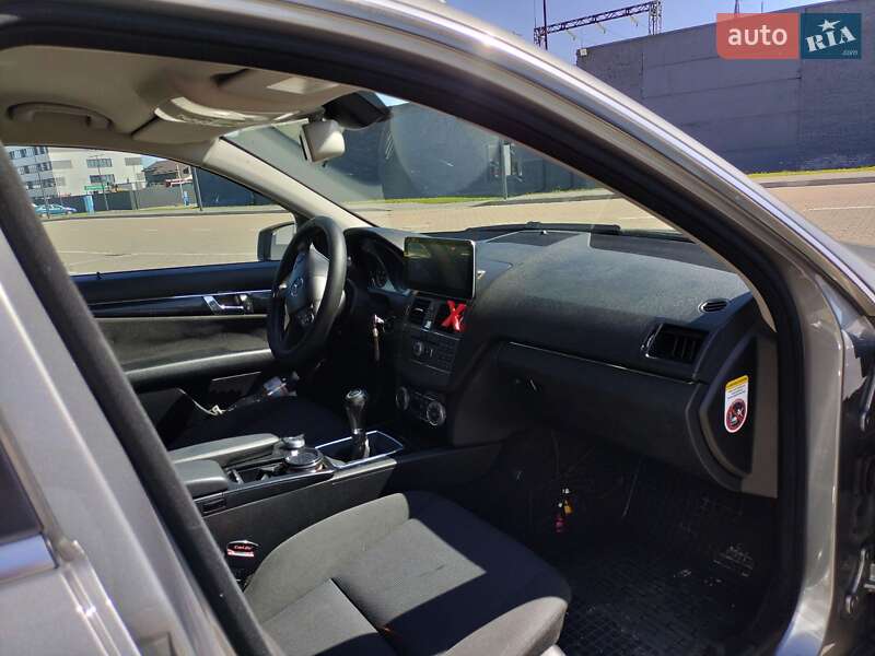 Універсал Mercedes-Benz C-Class 2009 в Івано-Франківську