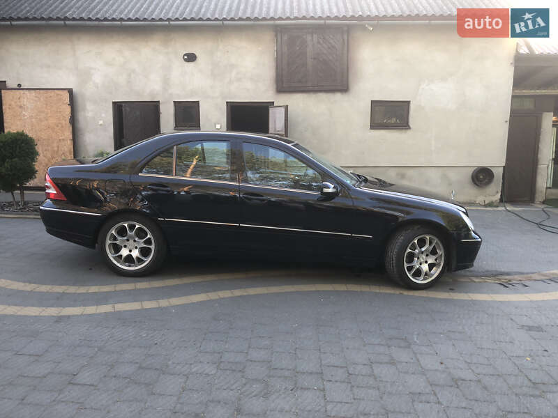 Седан Mercedes-Benz C-Class 2005 в Яворове фото 37 Седан Mercedes-Benz C-Class 2005 в Яворове