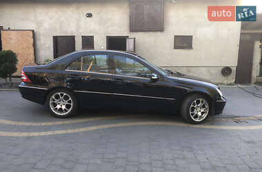 Седан Mercedes-Benz C-Class 2005 в 
