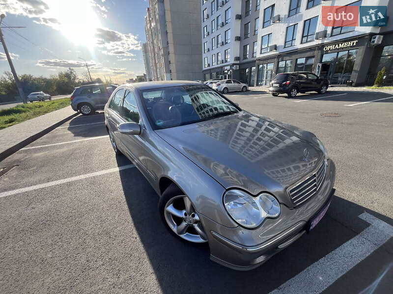 Седан Mercedes-Benz C-Class 2004 в Киеве