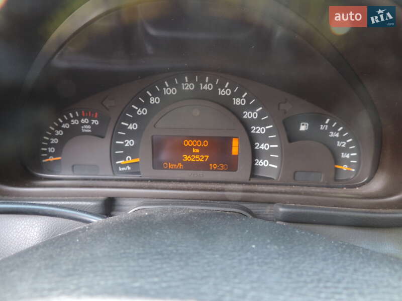 Седан Mercedes-Benz C-Class 2002 в Кривом Роге