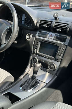 Седан Mercedes-Benz C-Class 2005 в 