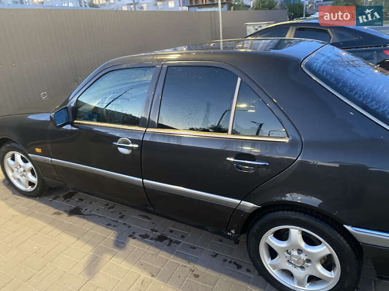Седан Mercedes-Benz C-Class 1995 в Днепре