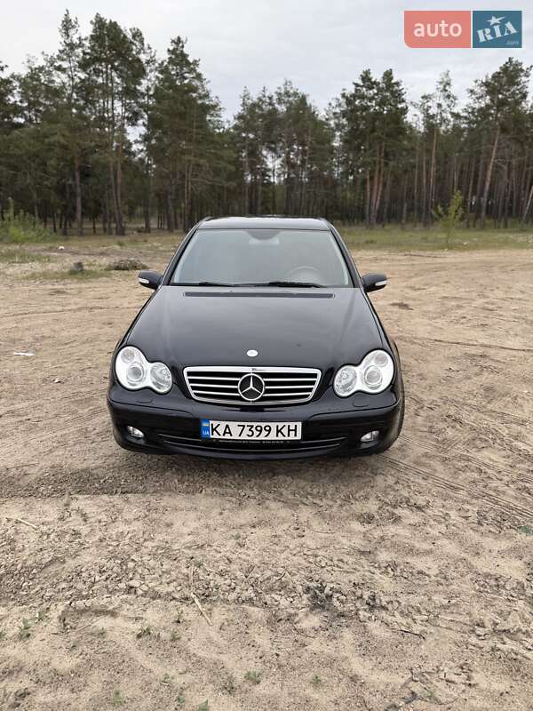 Седан Mercedes-Benz C-Class 2005 в 