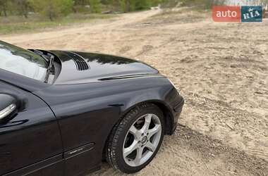Седан Mercedes-Benz C-Class 2005 в 
