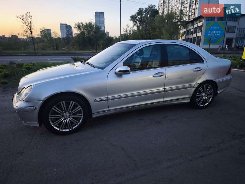 Седан Mercedes-Benz C-Class 2005 в Киеве
