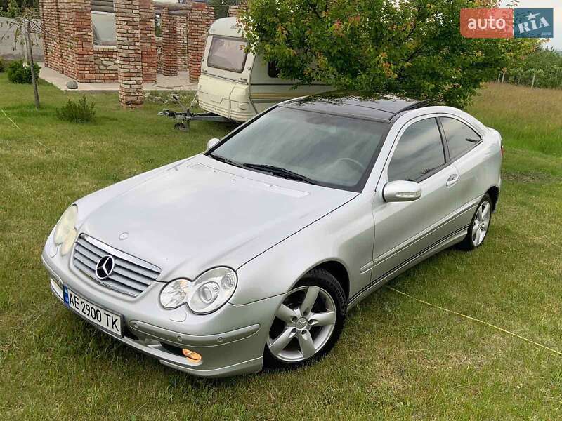 Купе Mercedes-Benz C-Class 2002 в 