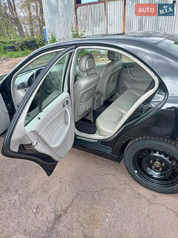Седан Mercedes-Benz C-Class 2004 в Чернигове