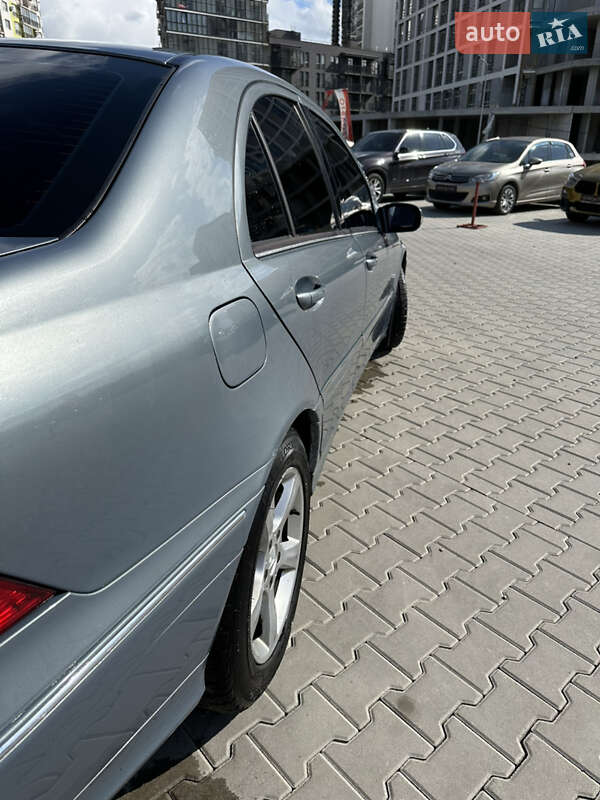 Седан Mercedes-Benz C-Class 2004 в Львові