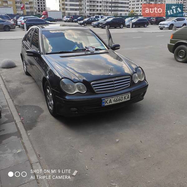Mercedes-Benz C-Class 2005