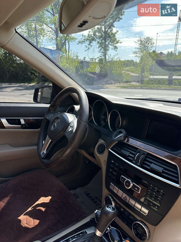 Седан Mercedes-Benz C-Class 2012 в Тернополе