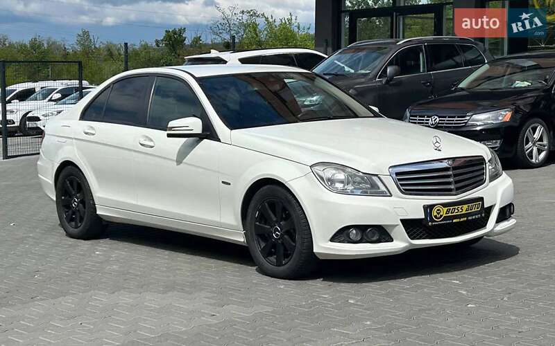 Седан Mercedes-Benz C-Class 2011 в Чернівцях