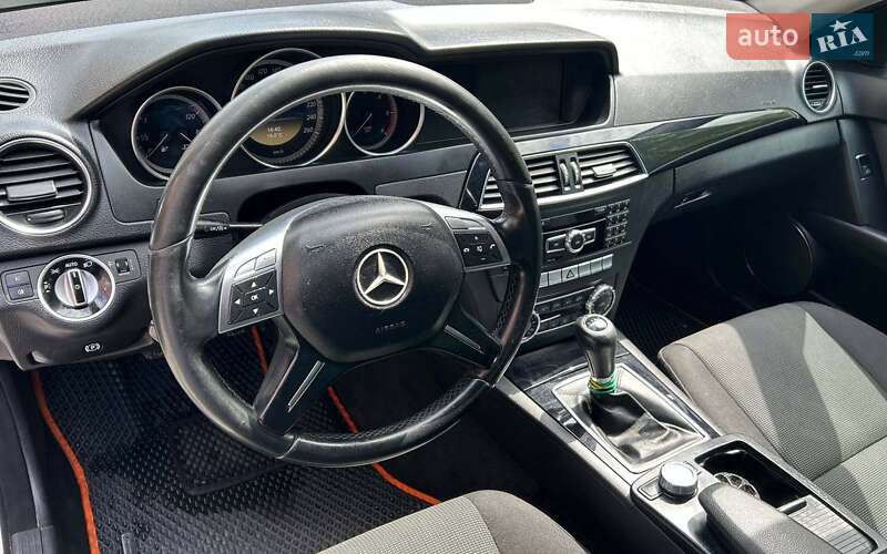 Седан Mercedes-Benz C-Class 2011 в Чернівцях