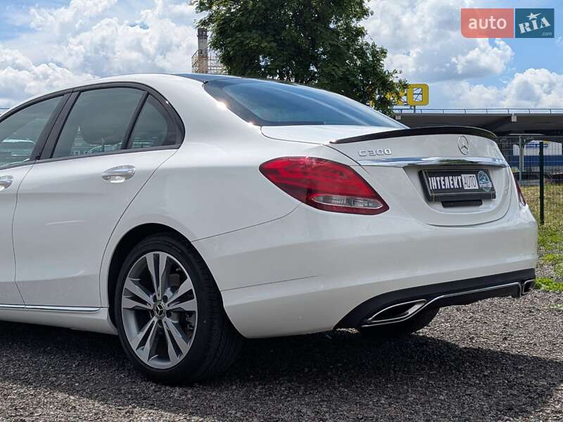 Седан Mercedes-Benz C-Class 2017 в Киеве