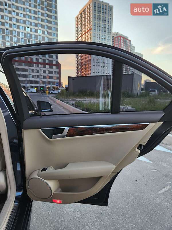 Седан Mercedes-Benz C-Class 2012 в Києві