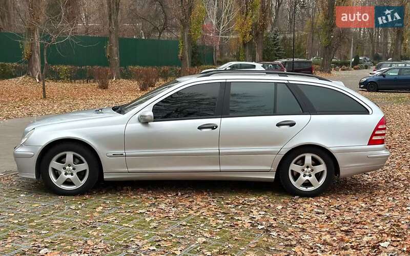 Універсал Mercedes-Benz C-Class 2005 в Дніпрі