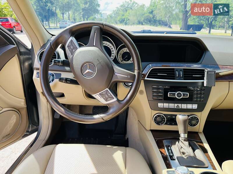 Седан Mercedes-Benz C-Class 2013 в Киеве