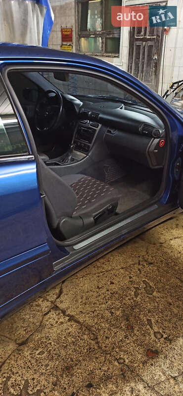 Купе Mercedes-Benz C-Class 2001 в 