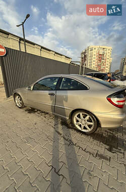Купе Mercedes-Benz C-Class 2005 в 