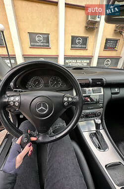 Купе Mercedes-Benz C-Class 2005 в 